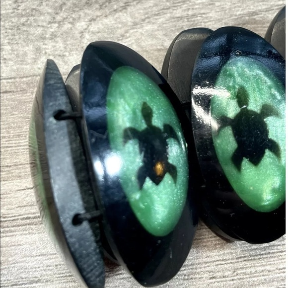 BLACK AQUA SEA TURTLE RESIN BEAD STRETCH BRACELET - Picture 5 of 12